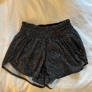 Lululumon Tracker Shorts 4” size 4